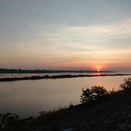 Nawiengkaeriverview Resort Mukdahan Luaran gambar