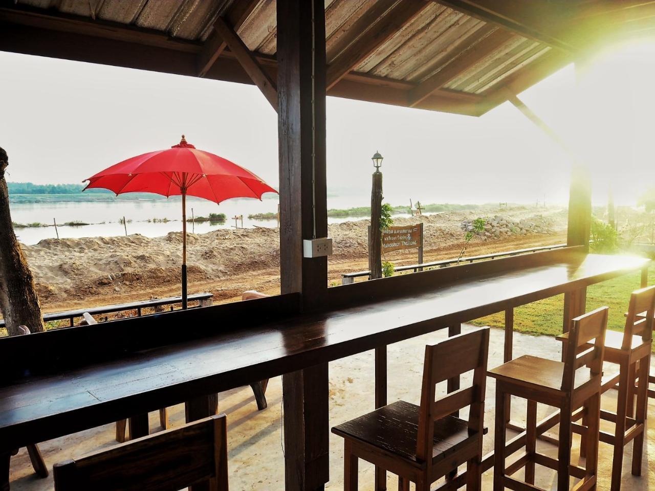 Nawiengkaeriverview Resort Mukdahan Luaran gambar