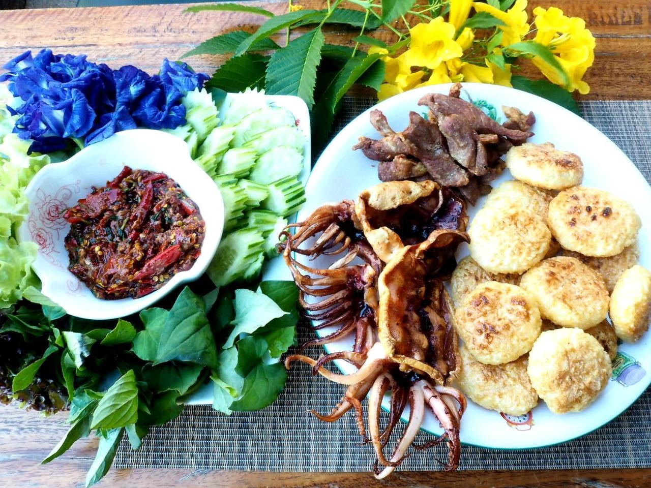 Nawiengkaeriverview Resort Mukdahan Luaran gambar