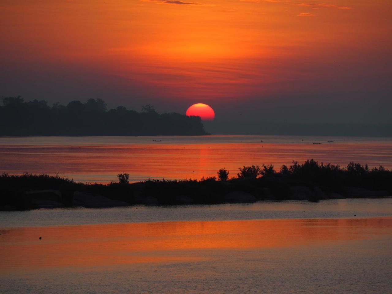 Nawiengkaeriverview Resort Mukdahan Luaran gambar