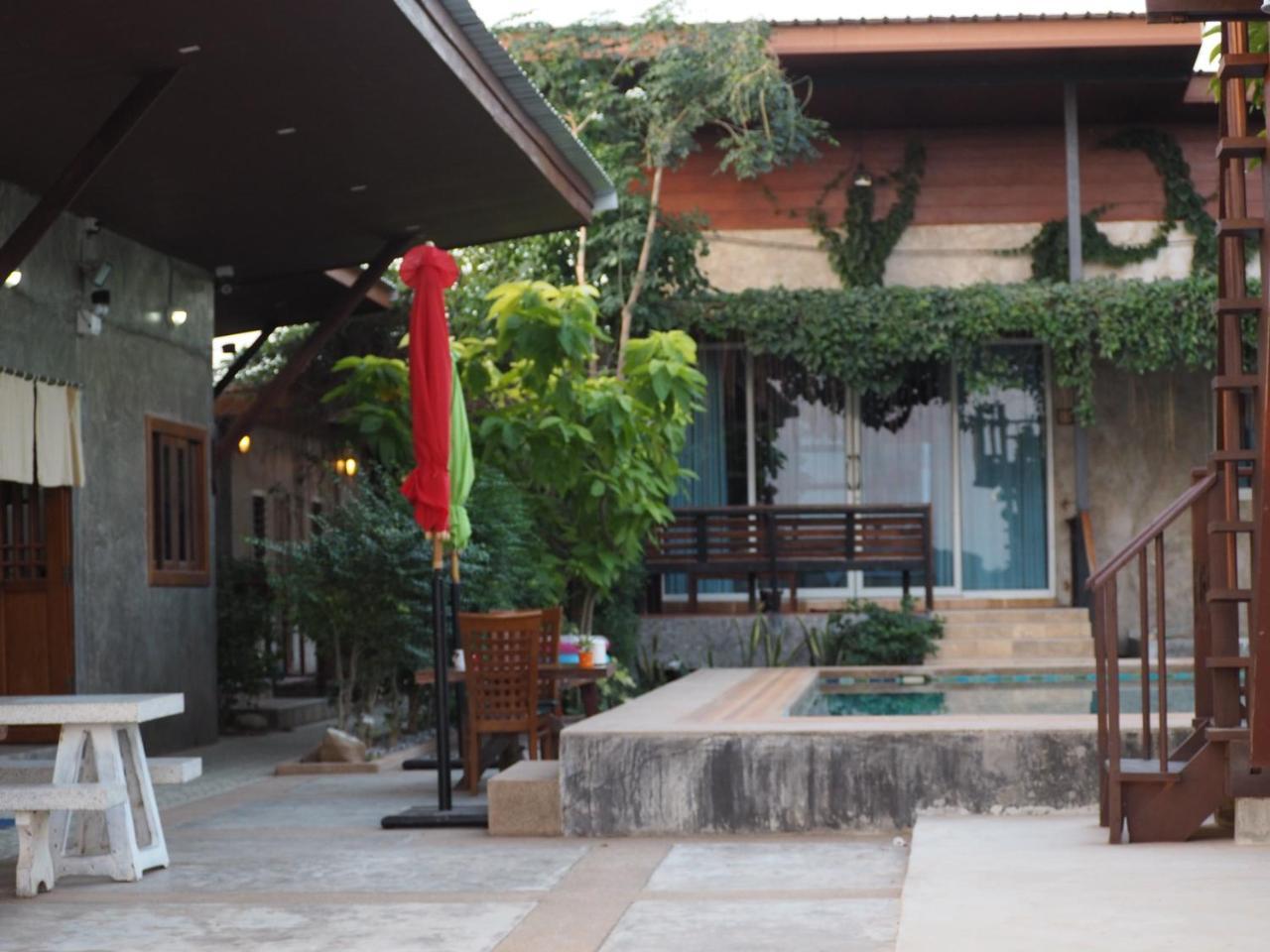 Nawiengkaeriverview Resort Mukdahan Luaran gambar
