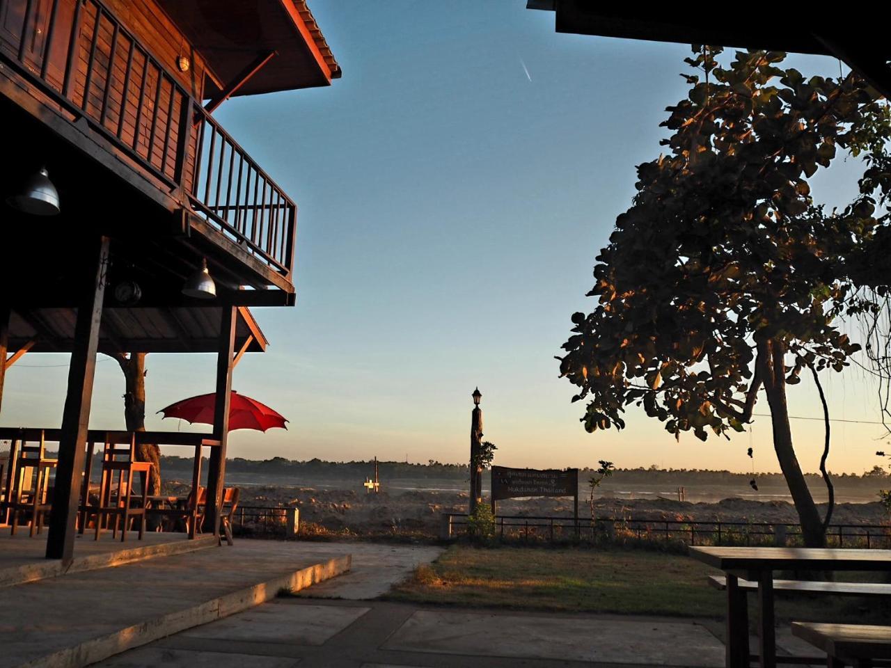 Nawiengkaeriverview Resort Mukdahan Luaran gambar